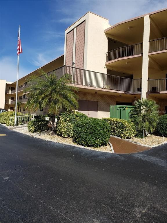 7951 58TH AVENUE N UNIT 308 ST PETERSBURG, FL 33709