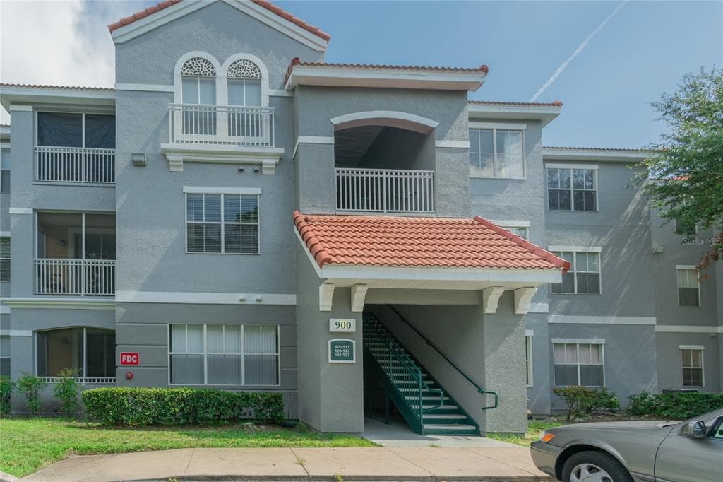 18001 RICHMOND PLACE DRIVE UNIT 913 TAMPA, FL 33647
