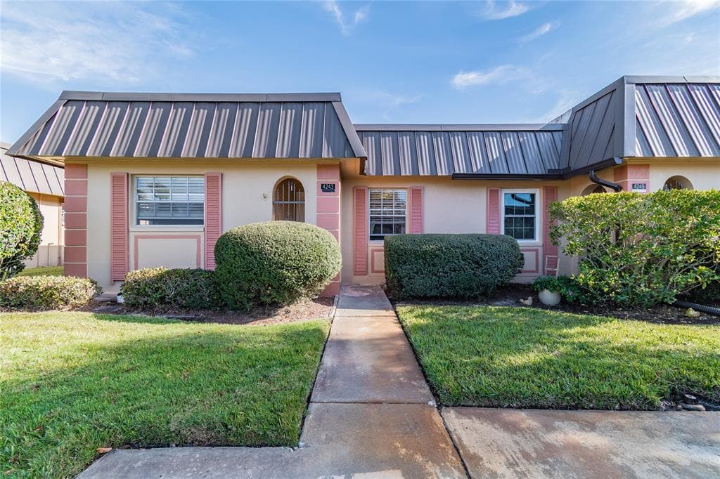 4243 STRATFORD DRIVE UNIT 4243 NEW PORT RICHEY, FL 34652