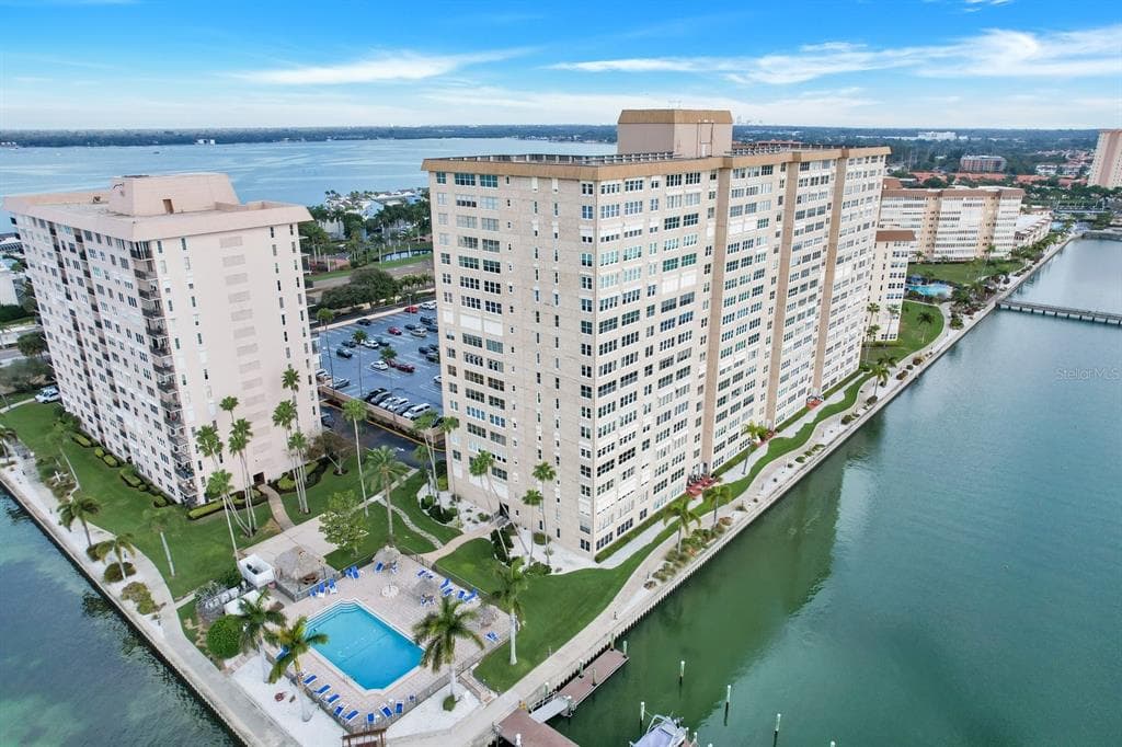 5200 BRITTANY DRIVE S UNIT 703 ST PETERSBURG, FL 33715