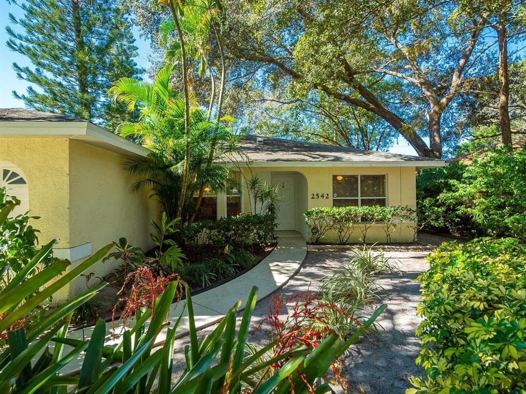 2542 WELLS AVENUE SARASOTA, FL 34232