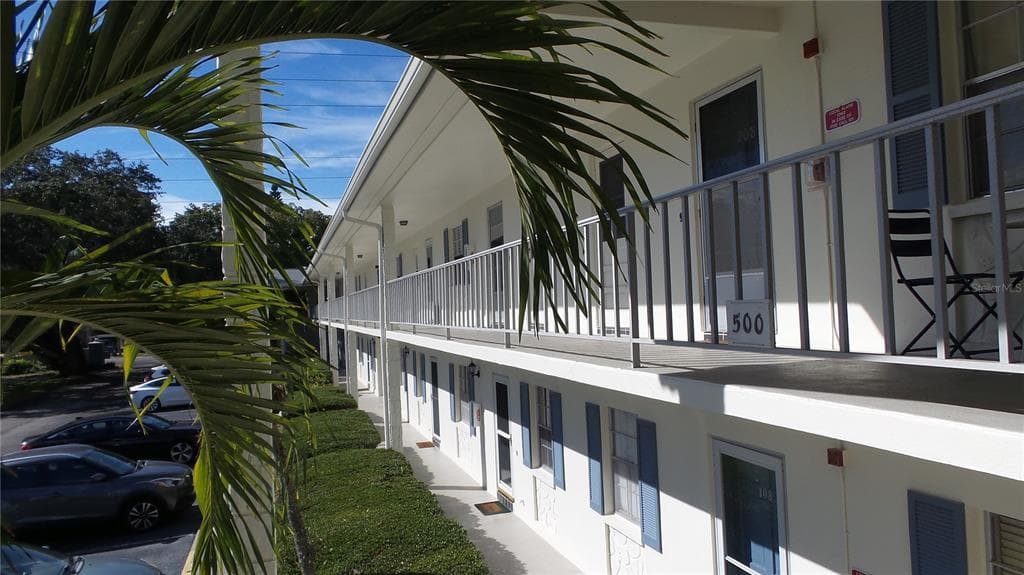 500 GLENNES LANE UNIT 206 DUNEDIN, FL 34698