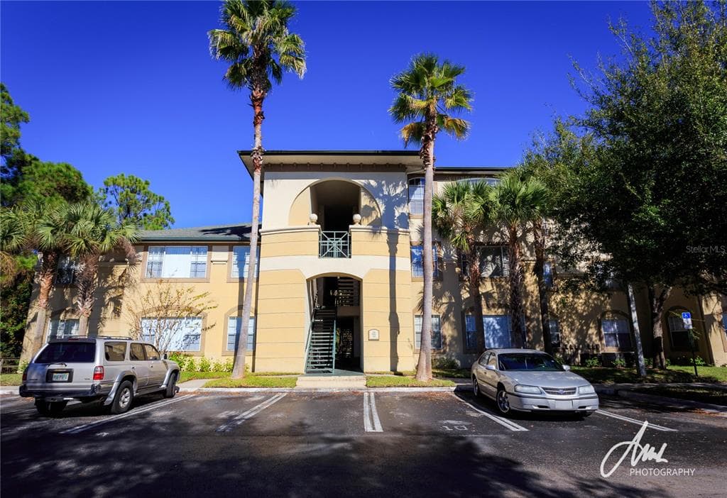 17110 CARRINGTON PARK DRIVE UNIT 827 TAMPA, FL 33647