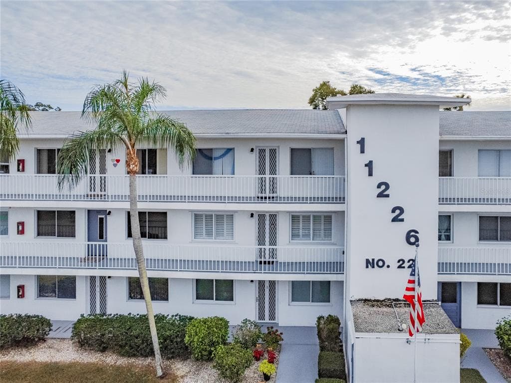 11226 82ND AVENUE UNIT 205 SEMINOLE, FL 33772