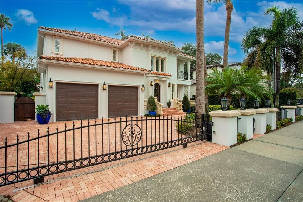 4532 W SWANN AVENUE TAMPA, FL 33609