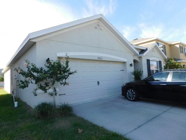 9825 WARM STONE STREET THONOTOSASSA, FL 33592