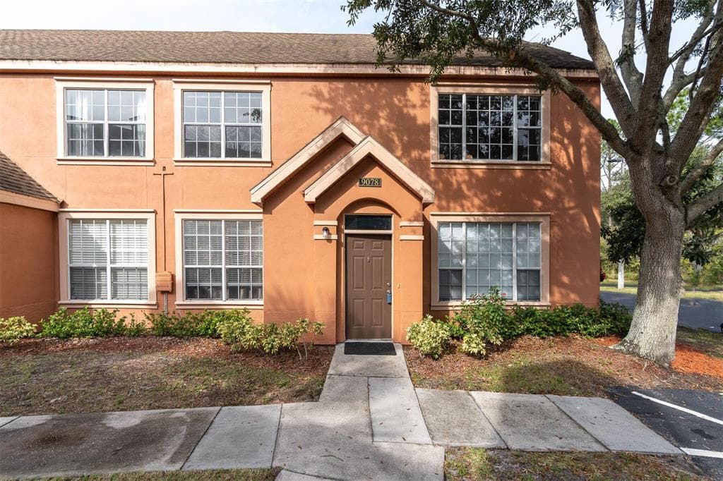 9078 LAKE CHASE ISLAND WAY UNIT 9078 TAMPA, FL 33626