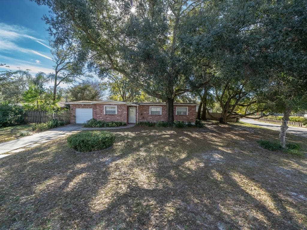 201 DEER PARK AVENUE TEMPLE TERRACE, FL 33617