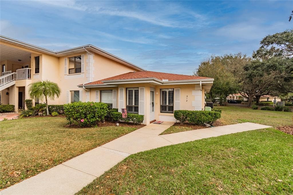 312 KELSEY WAY UNIT 4 SUN CITY CENTER, FL 33573