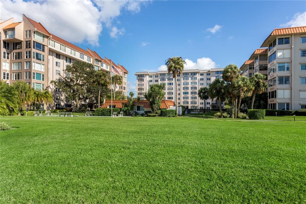 622 EDGEWATER DRIVE UNIT 823 DUNEDIN, FL 34698