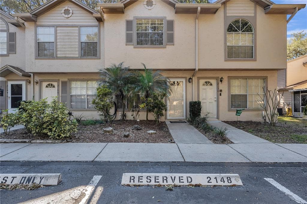 2148 FLETCHERS POINT CIRCLE TAMPA, FL 33613