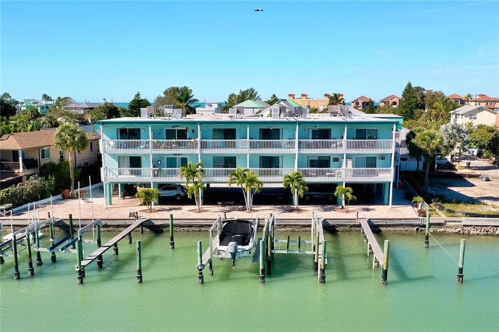 143 94TH AVENUE UNIT 4 TREASURE ISLAND, FL 33706