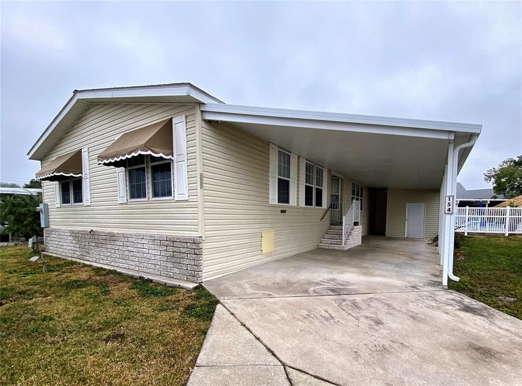 154 AMERICANA COURT NE UNIT 221 ST PETERSBURG, FL 33702