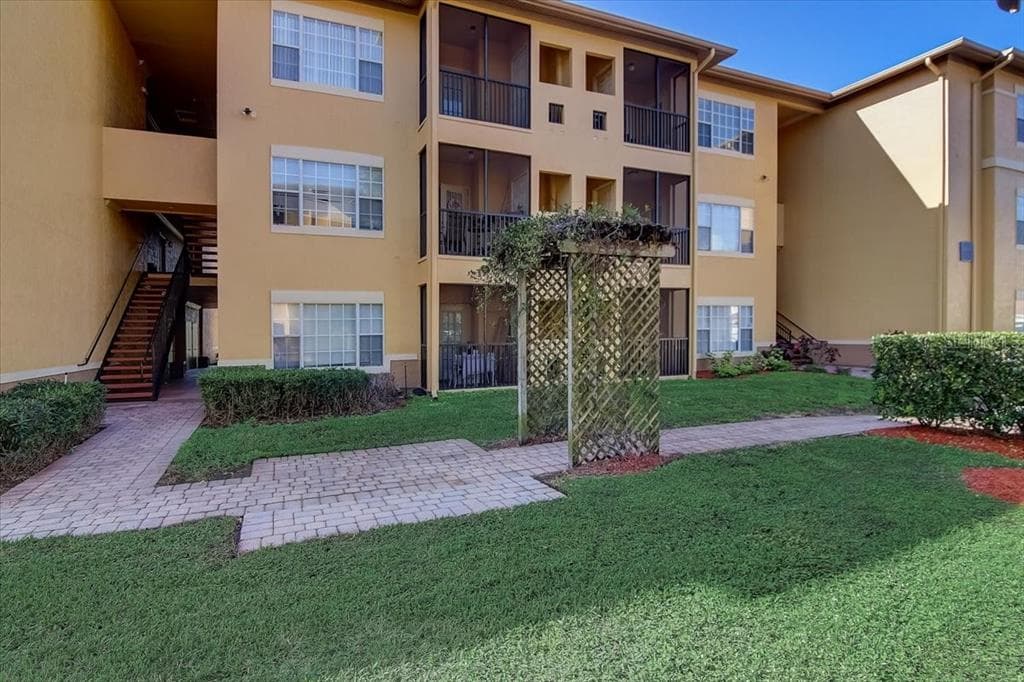 4311 BAYSIDE VILLAGE DRIVE UNIT 204 TAMPA, FL 33615