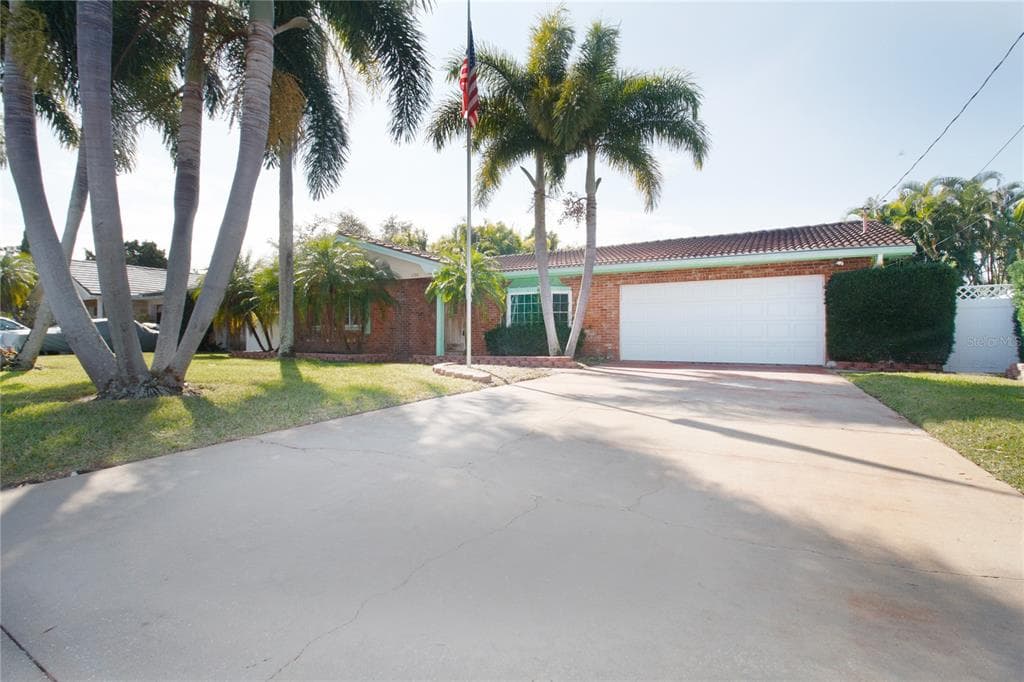 3798 ANGLERS LANE LARGO, FL 33774