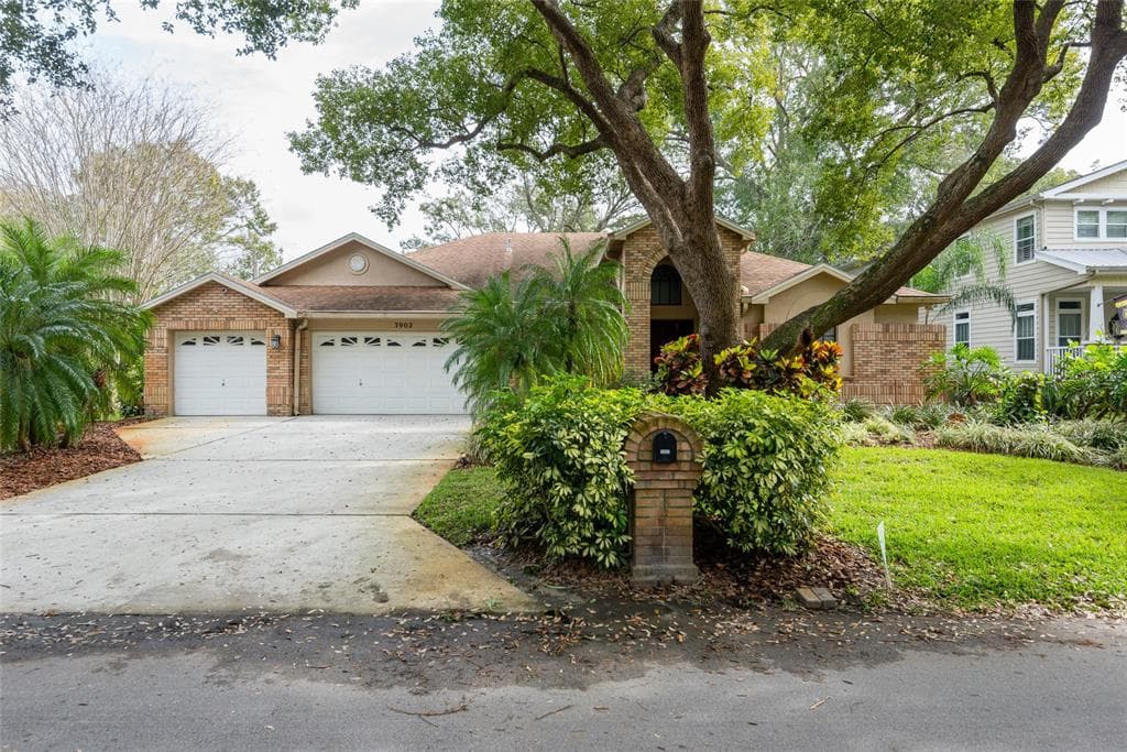 3902 S KENWOOD AVENUE TAMPA, FL 33611