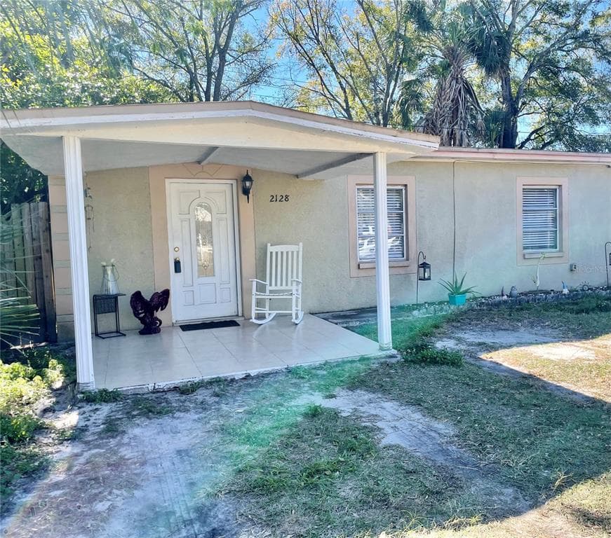 2128 W SAINT JOHN STREET TAMPA, FL 33607