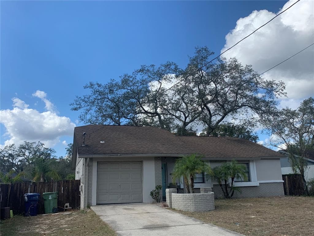 10704 N PAWNEE AVENUE TAMPA, FL 33617
