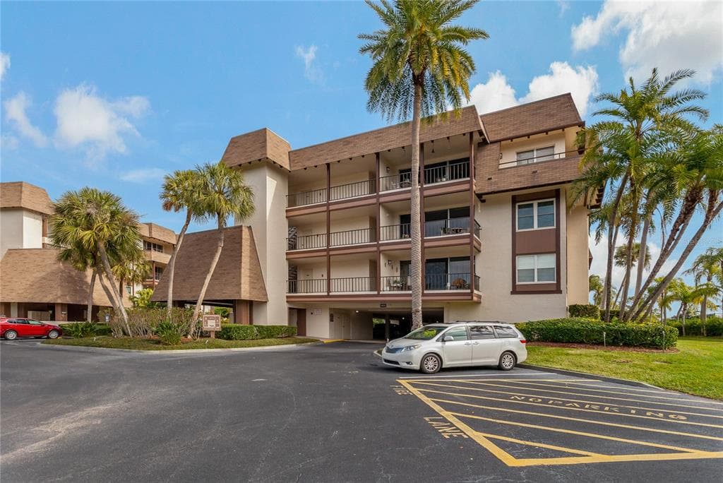 3021 COUNTRYSIDE BOULEVARD UNIT 21A CLEARWATER, FL 33761