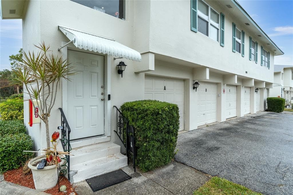 3285 40TH WAY S UNIT E ST PETERSBURG, FL 33711