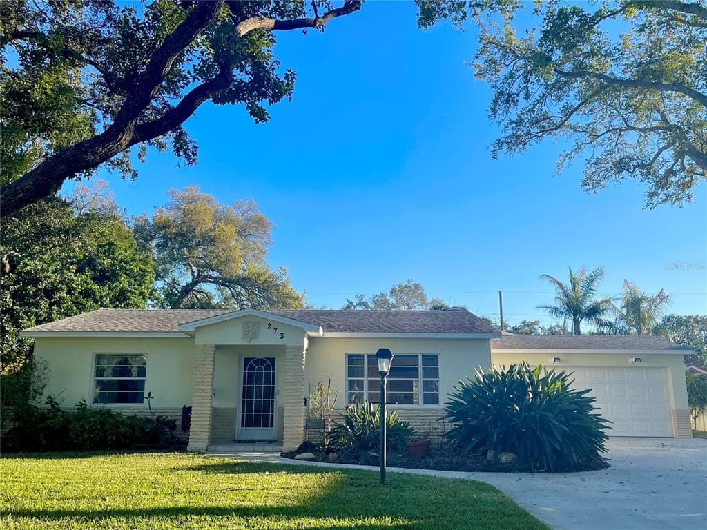 273 CATALAN BOULEVARD NE ST PETERSBURG, FL 33704