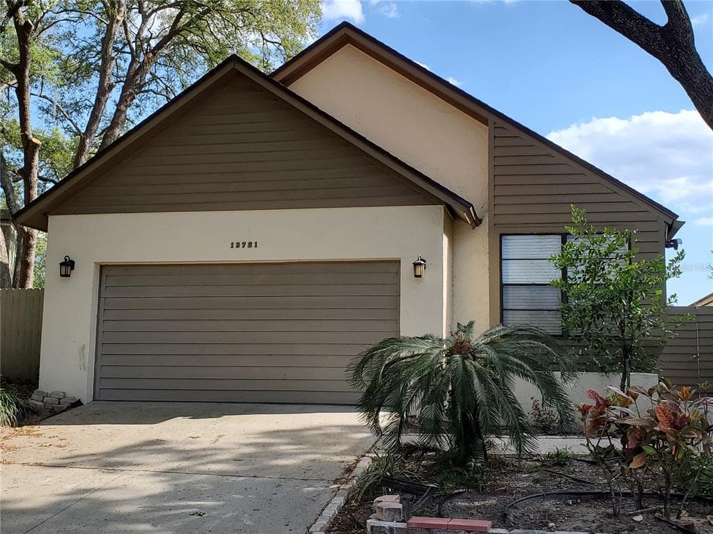 13721 LAZY OAK DRIVE UNIT 6A TAMPA, FL 33613