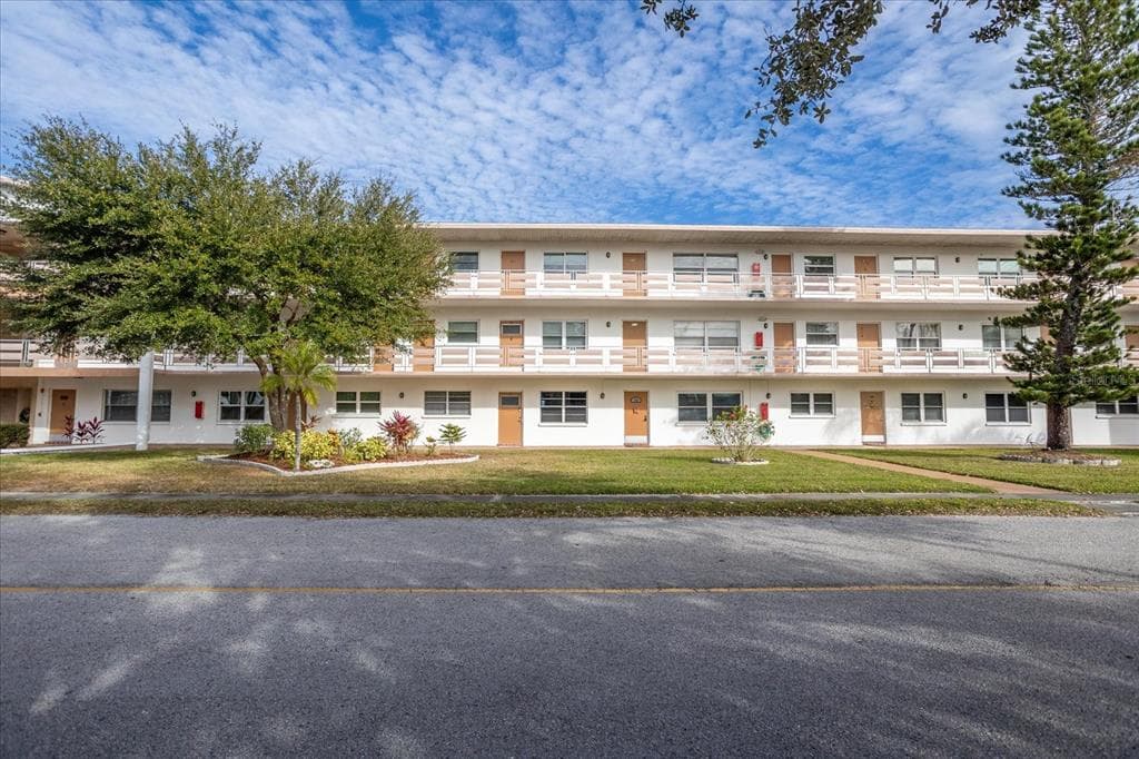 6015 19TH STREET N UNIT 311 ST PETERSBURG, FL 33714
