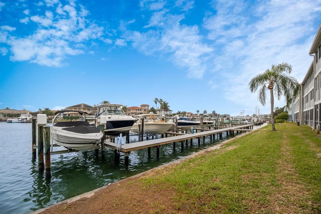 521 PINELLAS BAYWAY S UNIT 301 TIERRA VERDE, FL 33715
