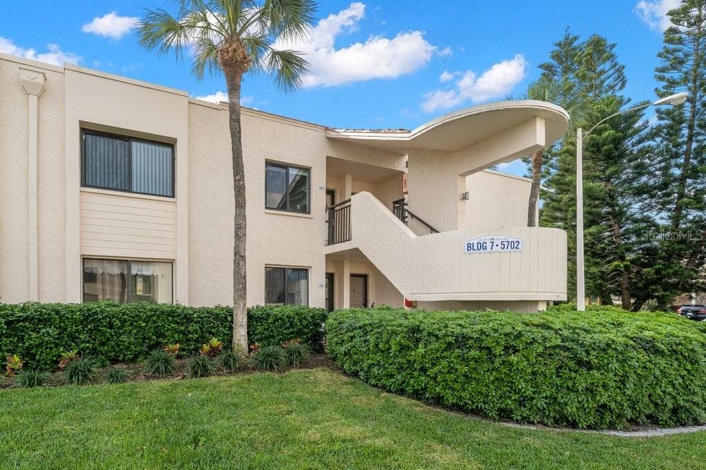 5702 LA PUERTA DEL SOL BOULEVARD S UNIT 145 ST PETERSBURG, FL 33715