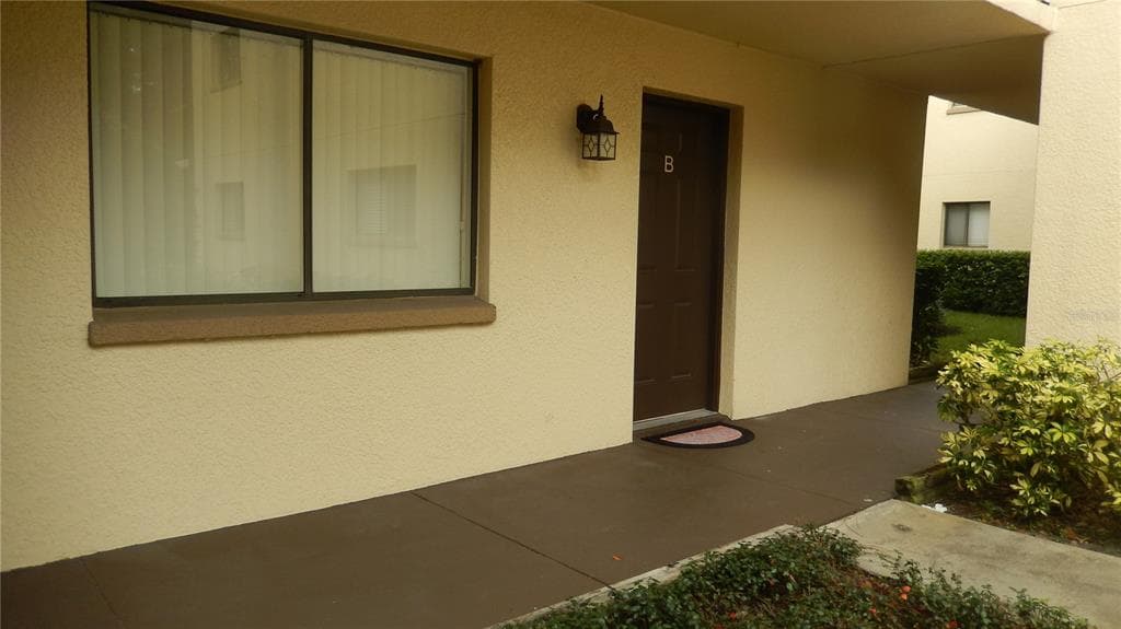 11706 RAINTREE LAKE LANE UNIT B TEMPLE TERRACE, FL 33617