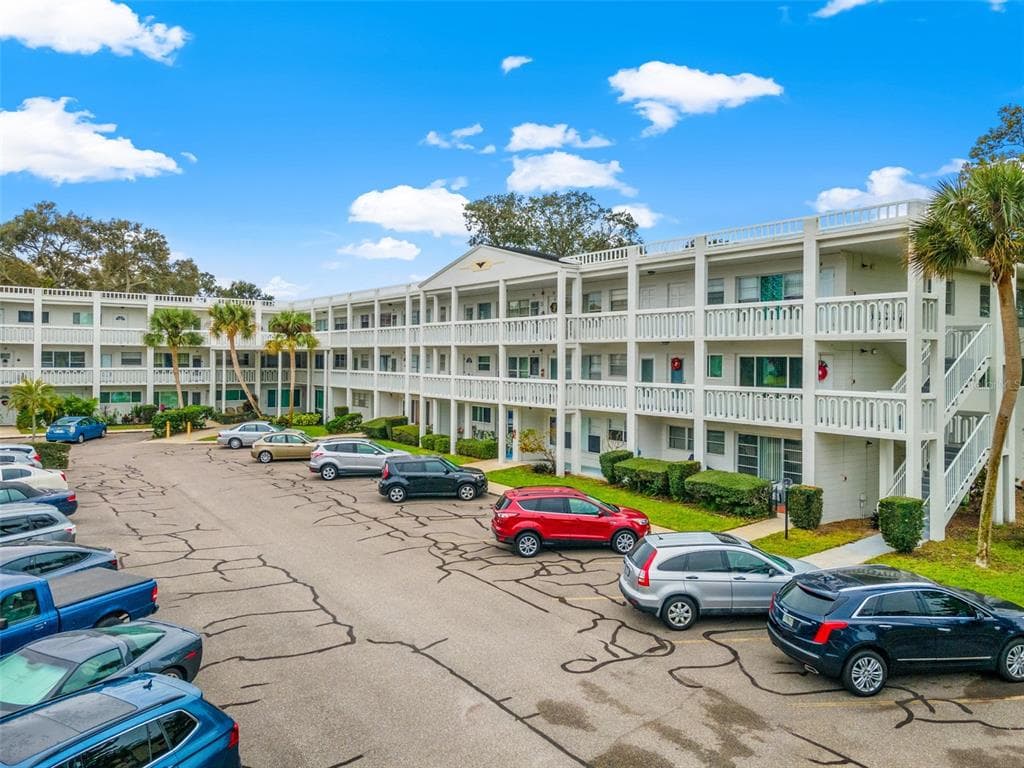 2020 WORLD PARKWAY BOULEVARD UNIT 18 CLEARWATER, FL 33763