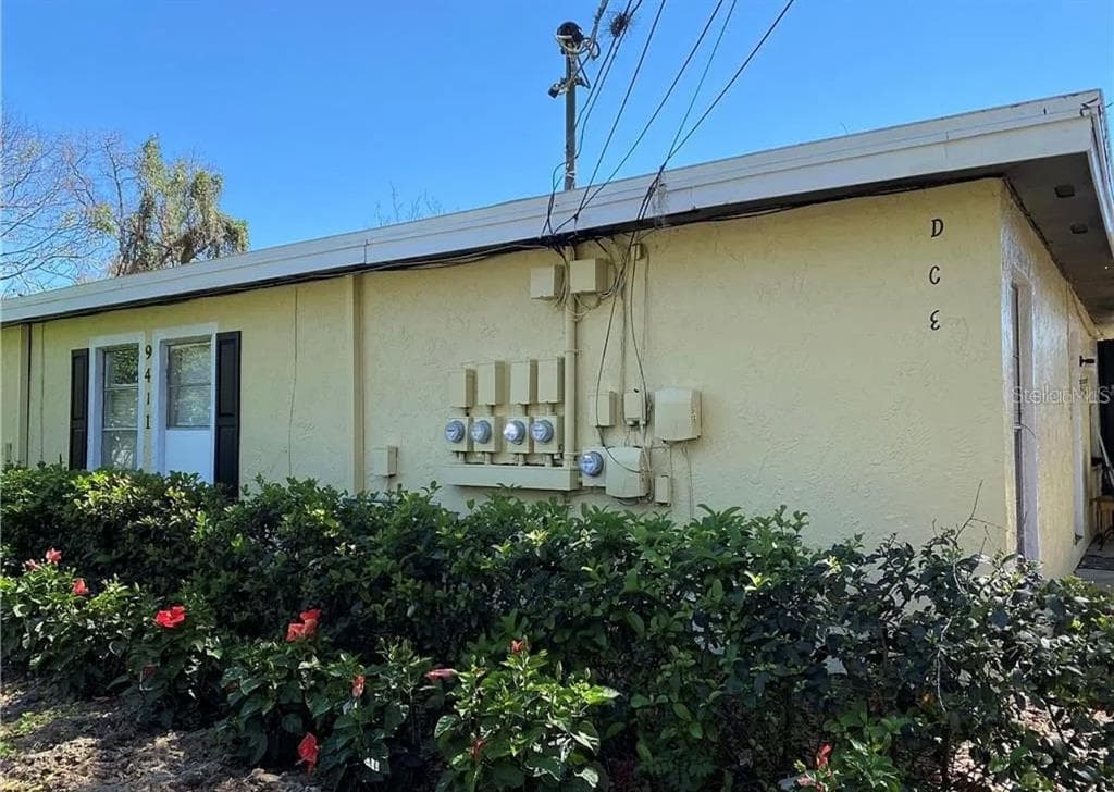 9411 GOLDENROD ROAD UNIT A THONOTOSASSA, FL 33592