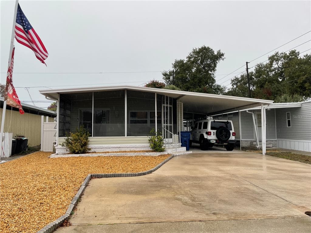 5374 YELLOW PINE STREET N ST PETERSBURG, FL 33709