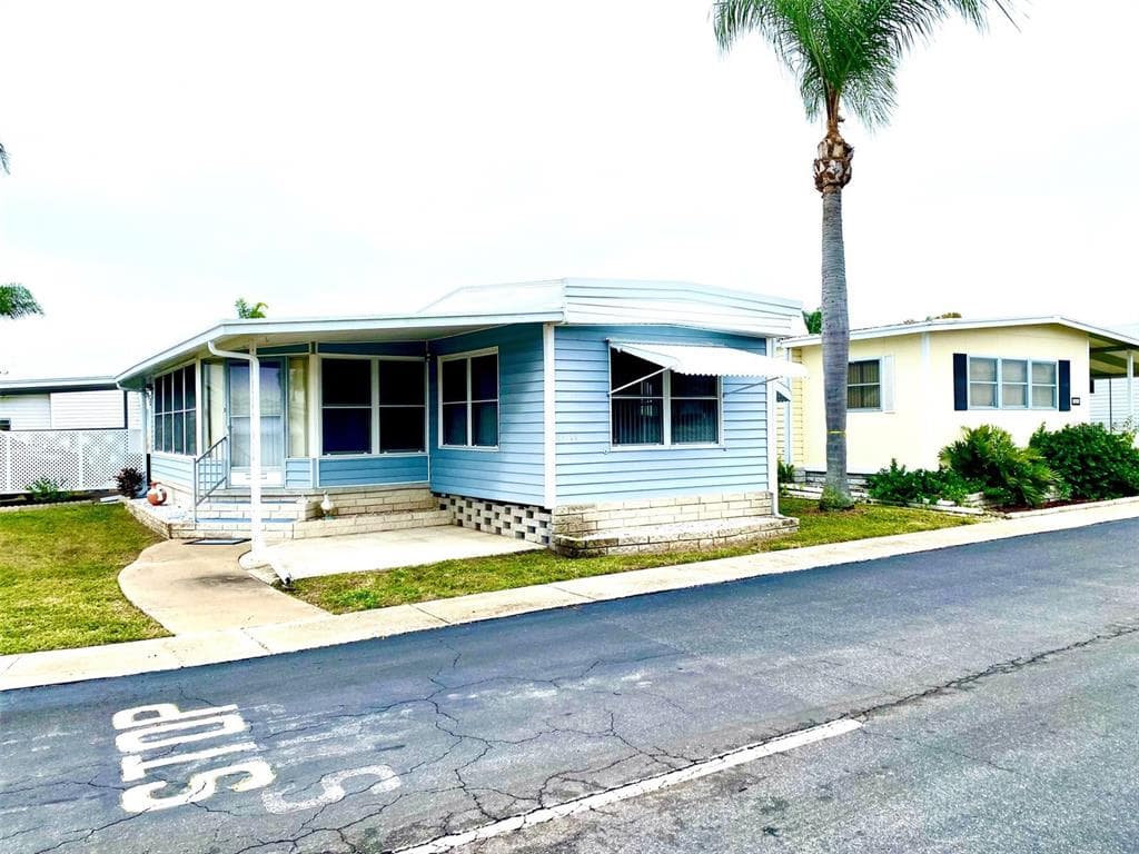 82133 B STREET N UNIT 133 PINELLAS PARK, FL 33781
