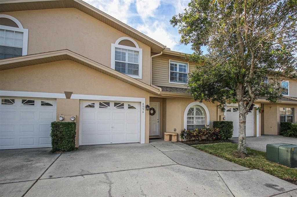 8956 ANTIGUA DRIVE SEMINOLE, FL 33777