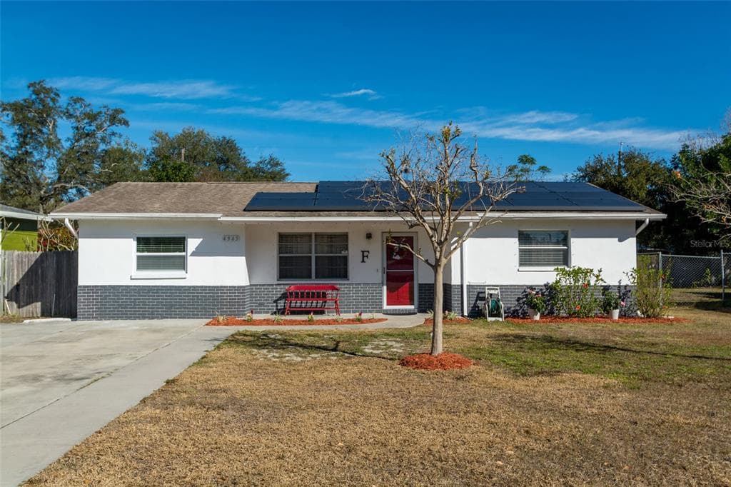 4945 42ND PLACE N ST PETERSBURG, FL 33709