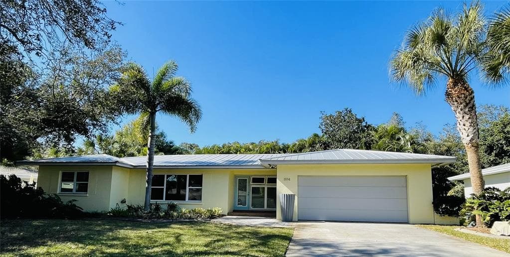 1914 DOLPHIN DRIVE BELLEAIR BLUFFS, FL 33770