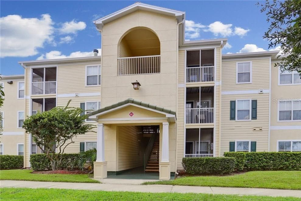 18101 BRIDLE BIT LANE UNIT 18101 TAMPA, FL 33647