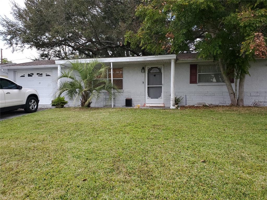 5041 CAPE COD DRIVE HOLIDAY, FL 34690