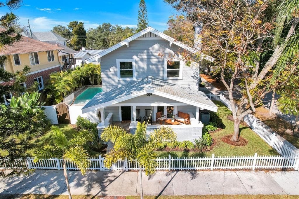 165 17TH AVENUE NE ST PETERSBURG, FL 33704