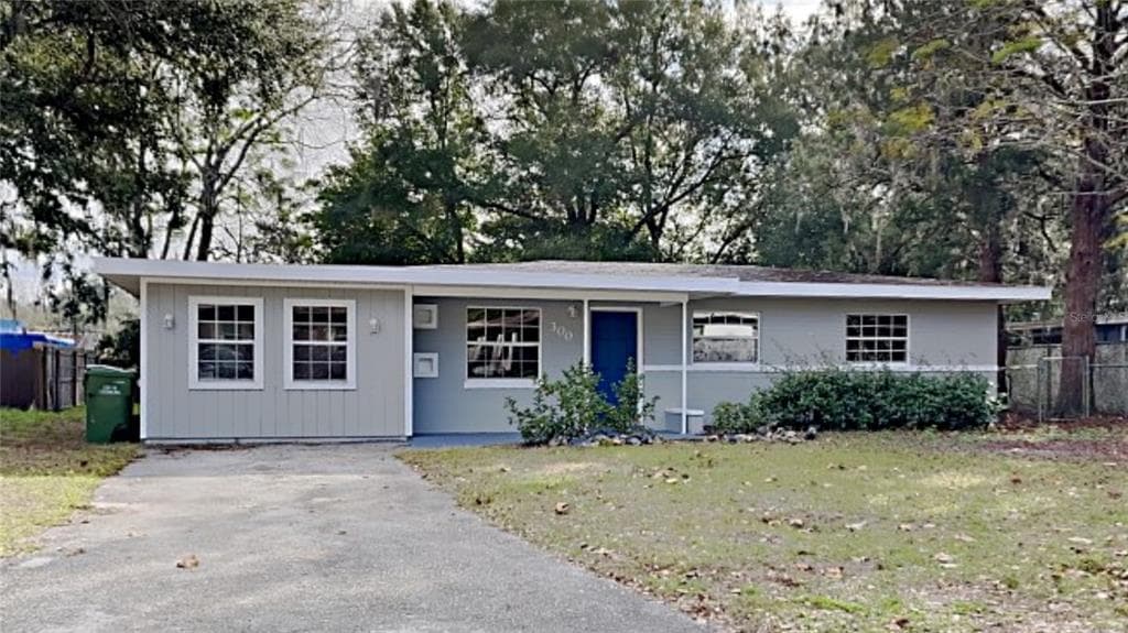 300 COOKE STREET LEESBURG, FL 34748