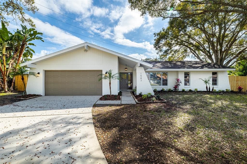 1587 MAC CHARLES COURT DUNEDIN, FL 34698