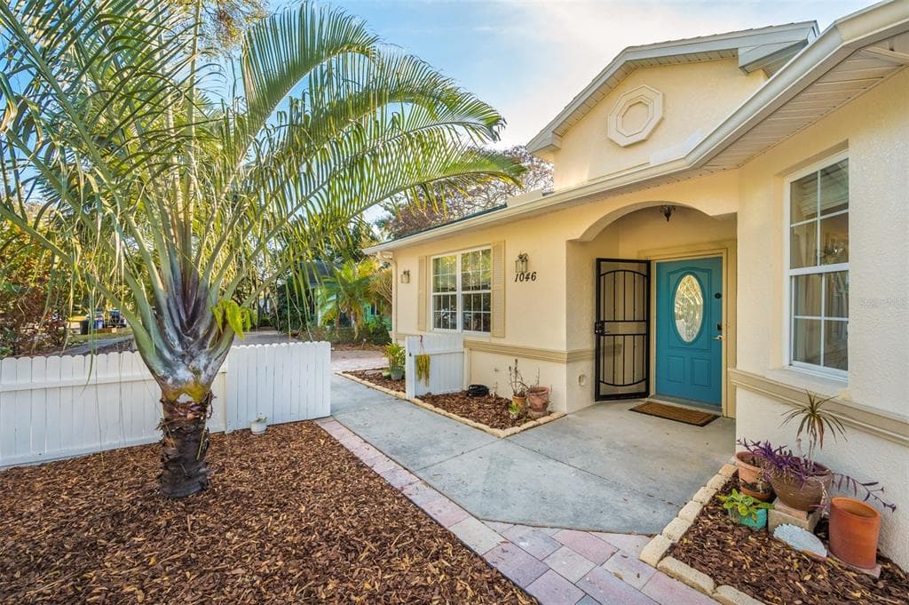 1046 27 STREET N ST PETERSBURG, FL 33713