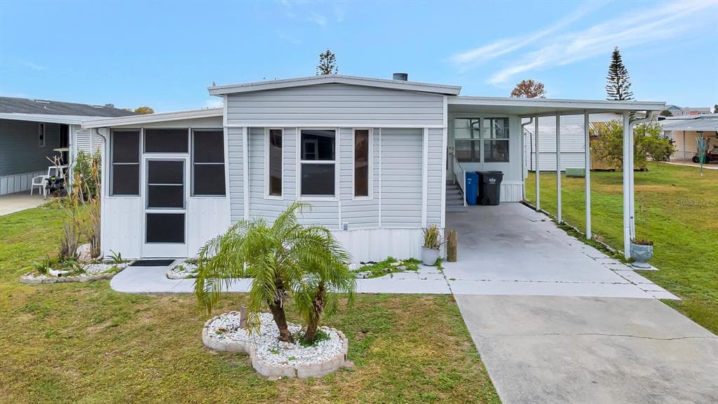 126 E SAINT JOHNS WAY APOLLO BEACH, FL 33572
