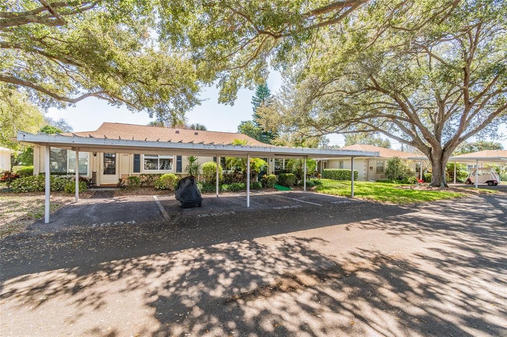 1006 HAILSHAM CIRCLE UNIT 99 SUN CITY CENTER, FL 33573