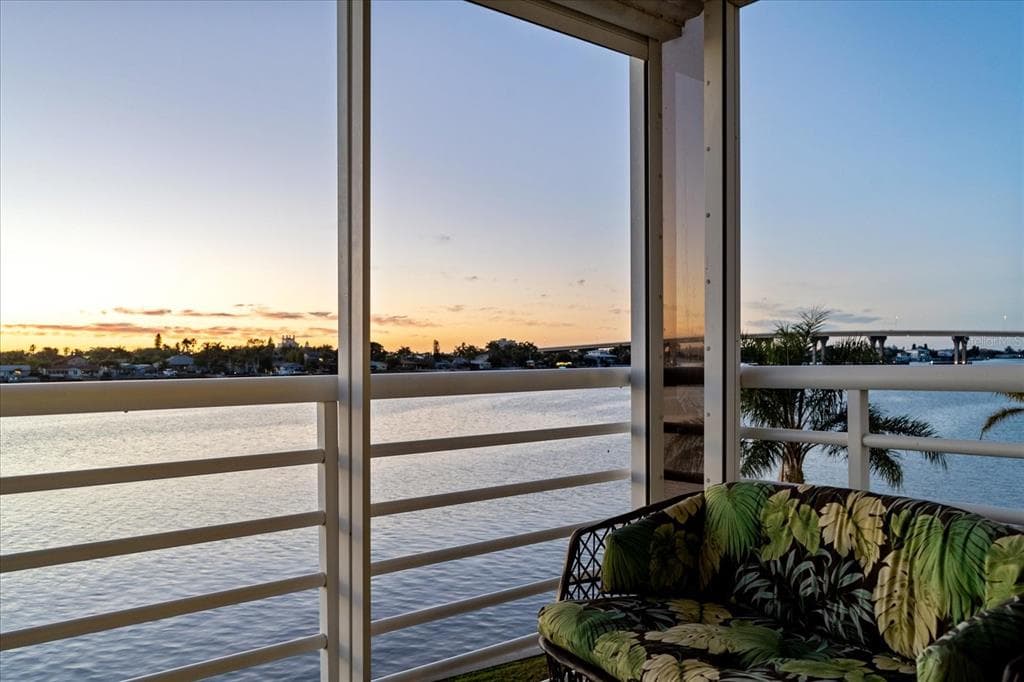 6093 BAHIA DEL MAR CIRCLE UNIT 380 ST PETERSBURG, FL 33715