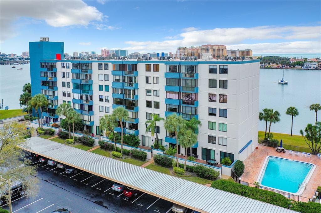 644 ISLAND WAY UNIT 204 CLEARWATER, FL 33767