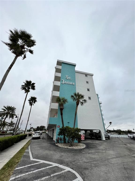 285 107TH AVENUE UNIT 405 TREASURE ISLAND, FL 33706
