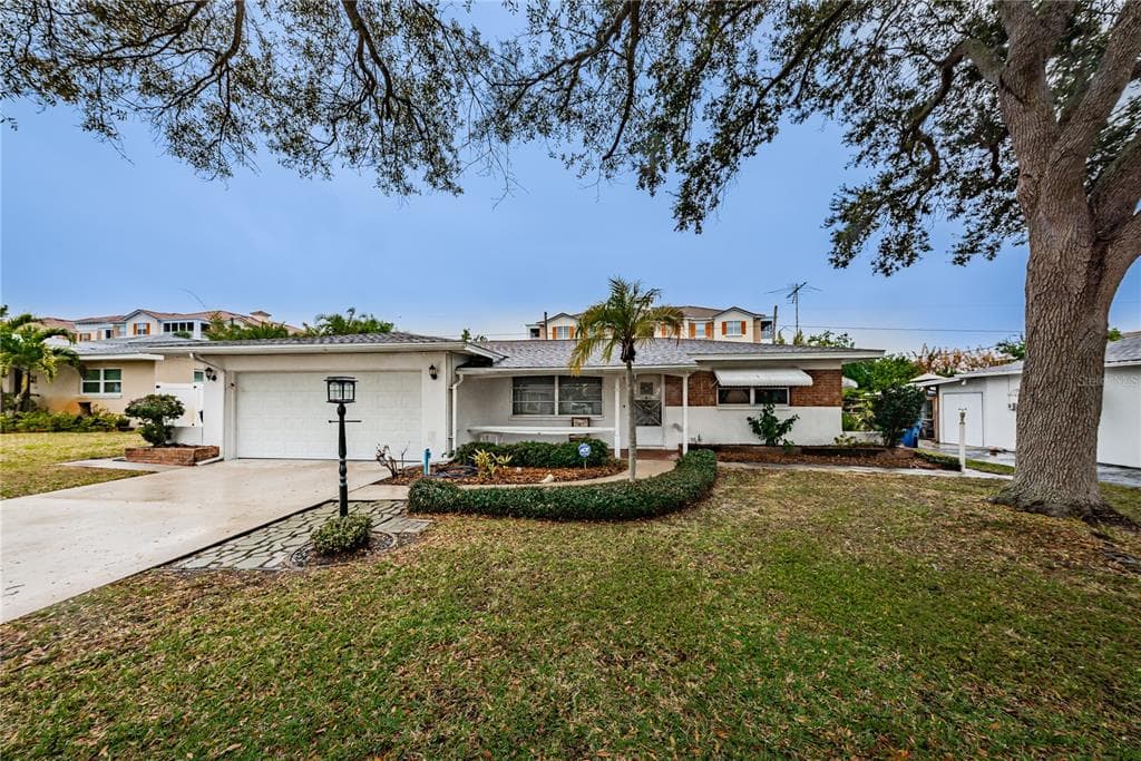 10569 LAKE VISTA DRIVE