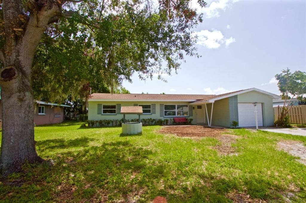 1733 JEFFERSON AVENUE LARGO, FL 33770